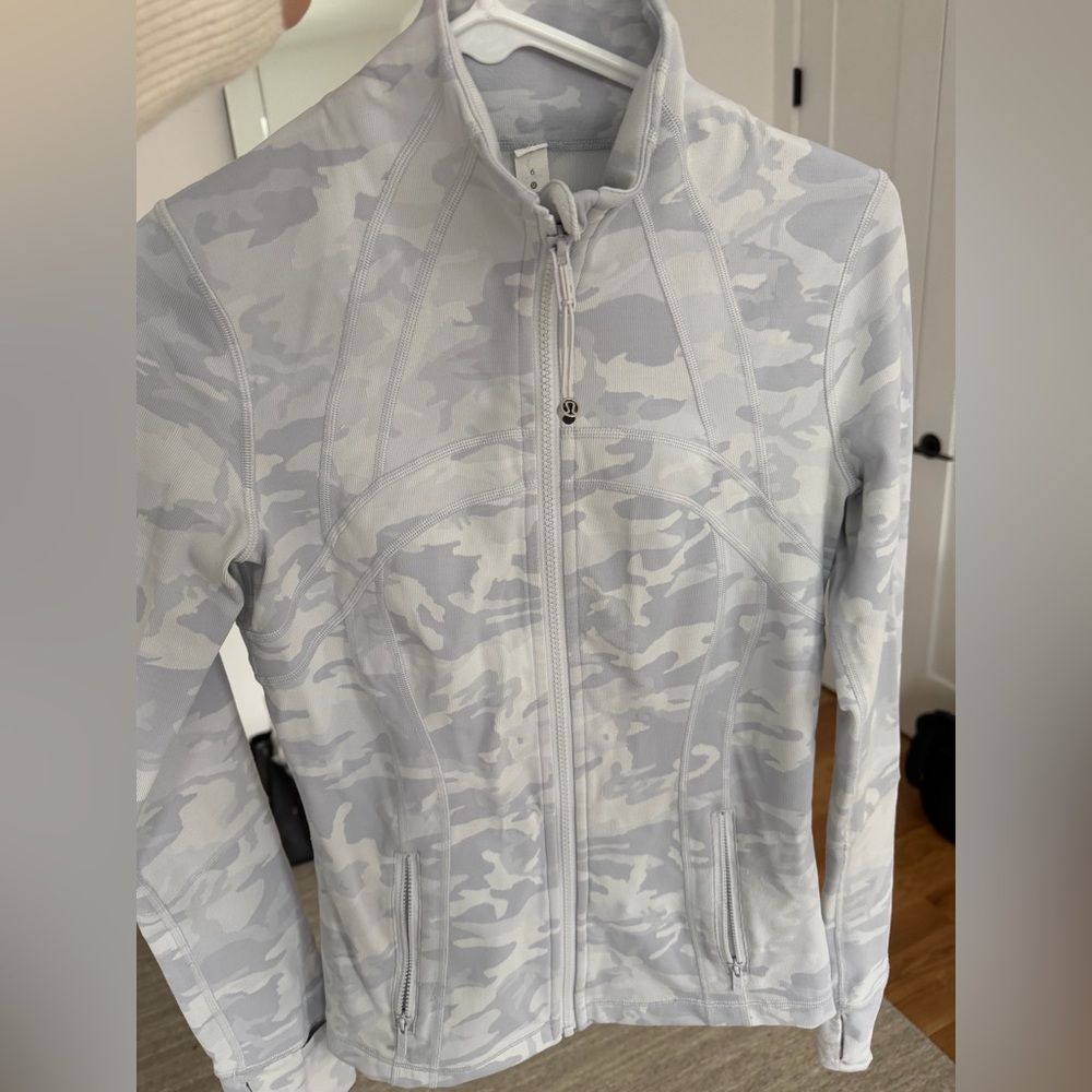 Lululemon Athletica Women's Gray Camouflage Ski Jacket
